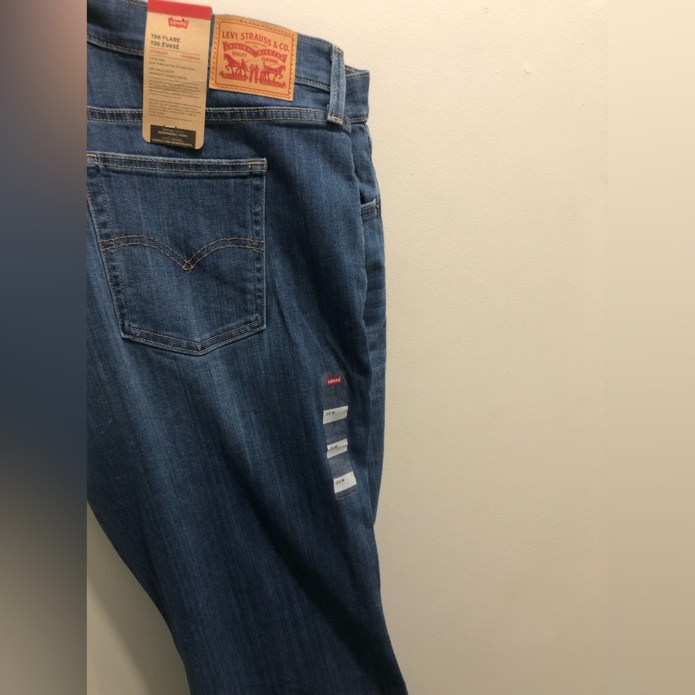 Ladies Levi’s Jeans